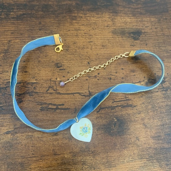 Velvet Floral Heart Choker Necklace - Picture 4 of 6